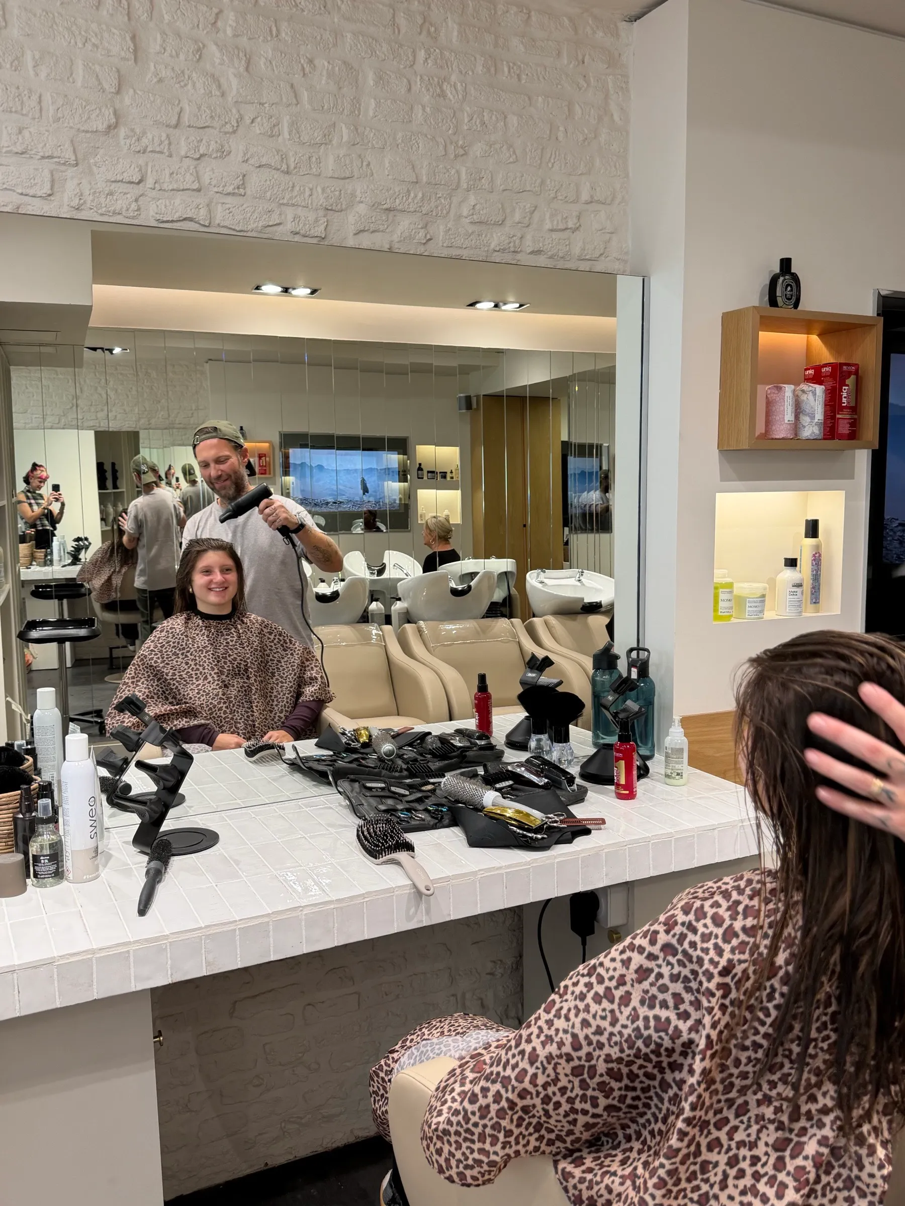Brushing en cours chez BEL.LE, salon de coiffure femme dans le Vieux-Lille